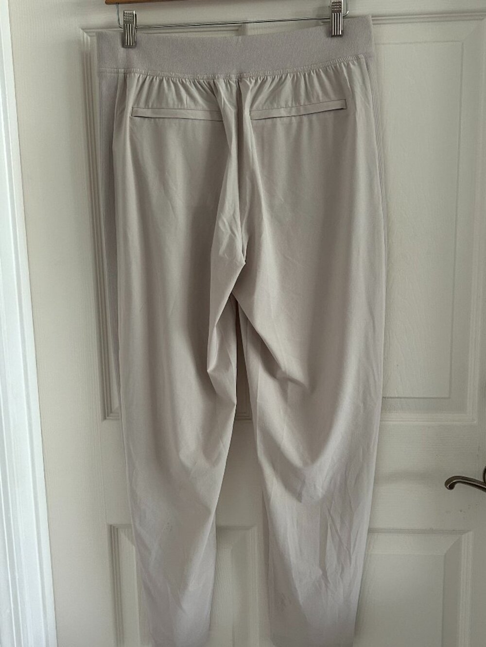 Athleta Tan Brooklyn Mid Rise Ankle Pant Size 8  Wrinkle-resistant, stretch fabr - Picture 4 of 5